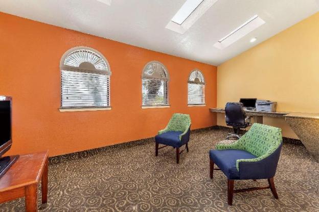 econo lodge near lackland air force base seaworld