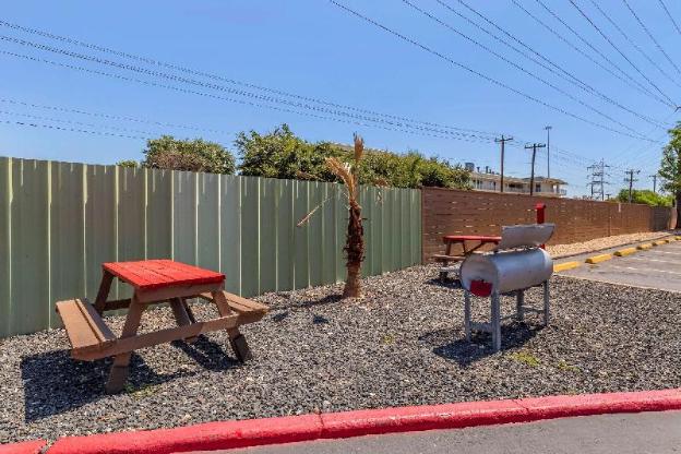 econo lodge near lackland air force base seaworld