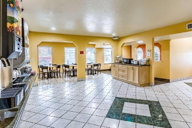 econo lodge near lackland air force base seaworld