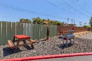 econo lodge near lackland air force base seaworld