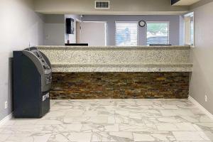 econo lodge near lackland air force base seaworld