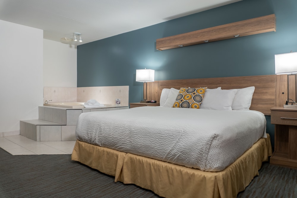 days inn suites by wyndham by the falls