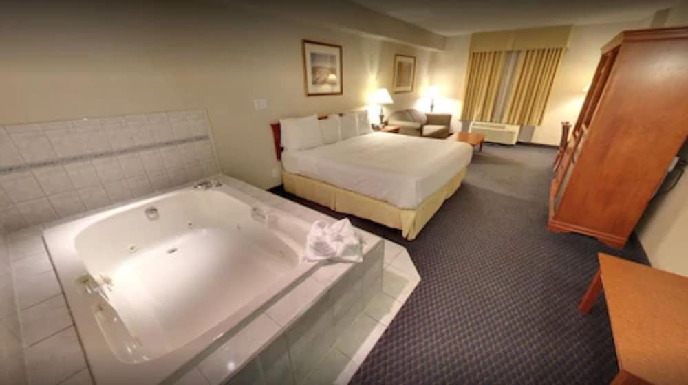days inn suites by wyndham by the falls