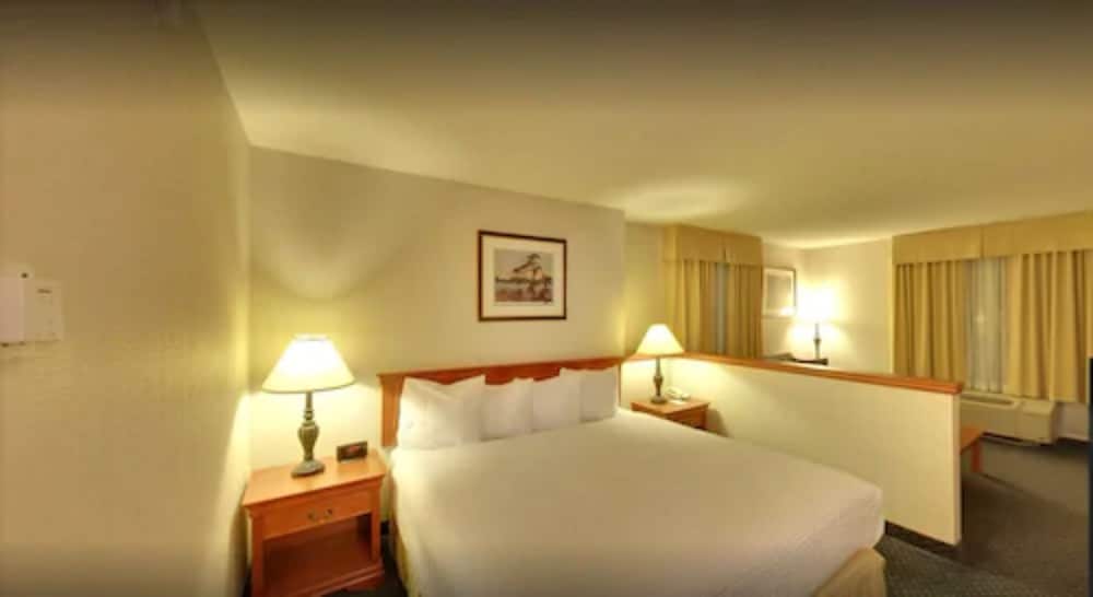 days inn suites by wyndham by the falls