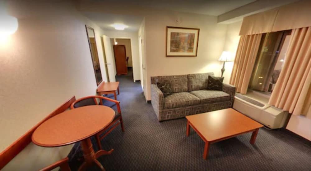 days inn suites by wyndham by the falls