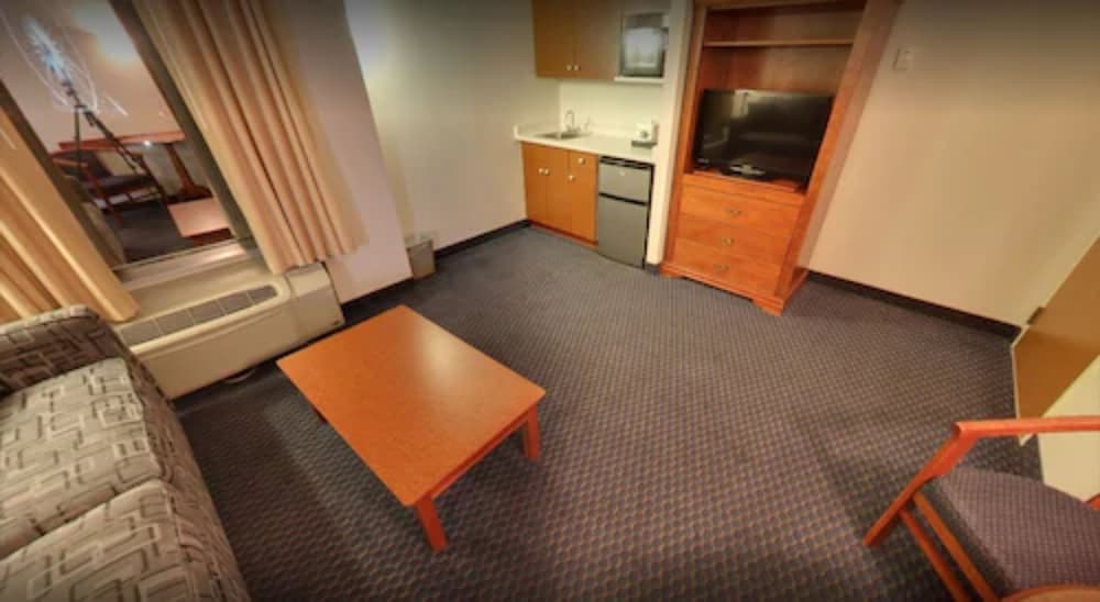 days inn suites by wyndham by the falls