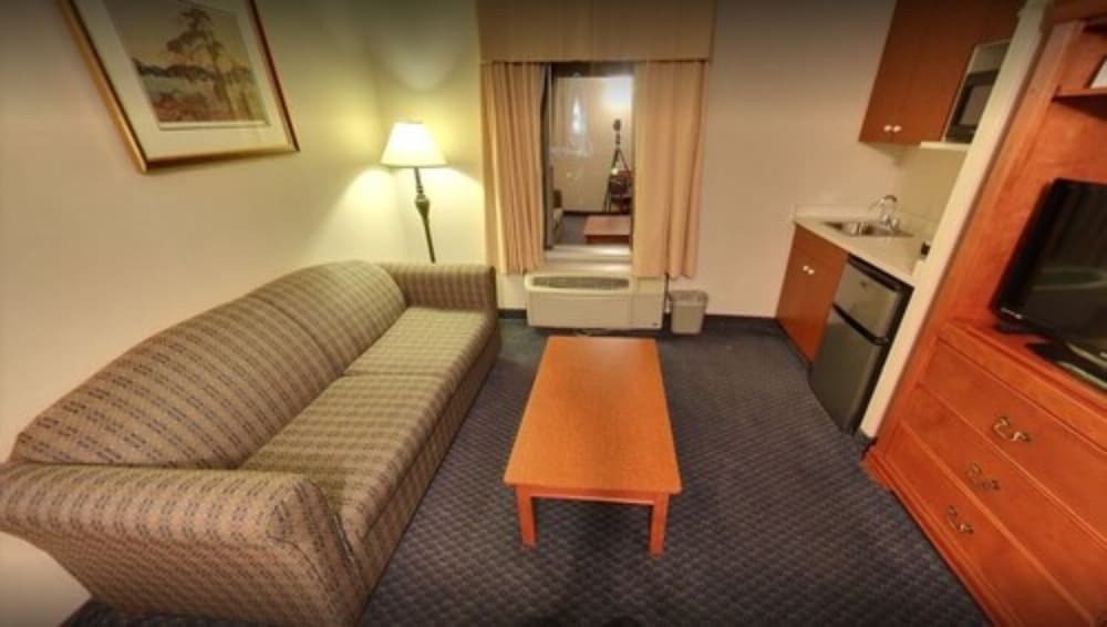 days inn suites by wyndham by the falls