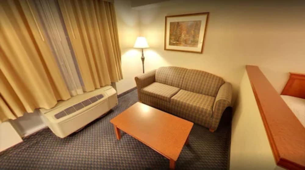 days inn suites by wyndham by the falls