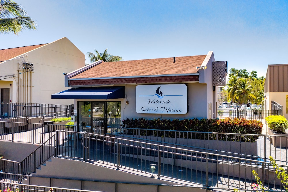 waterside suites and marina