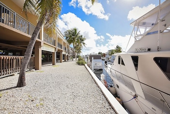 waterside suites and marina