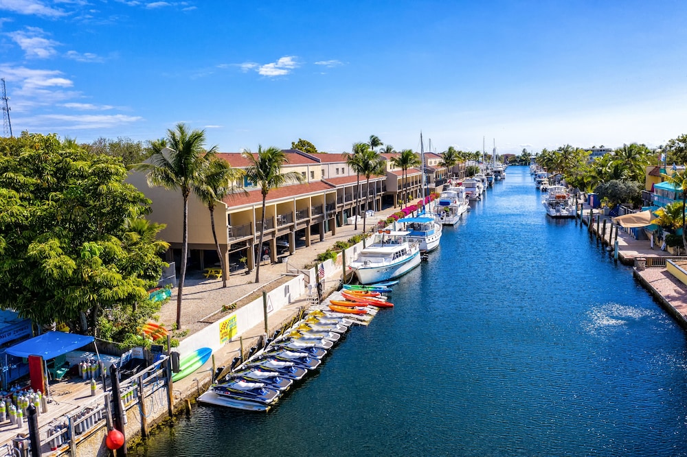 waterside suites and marina