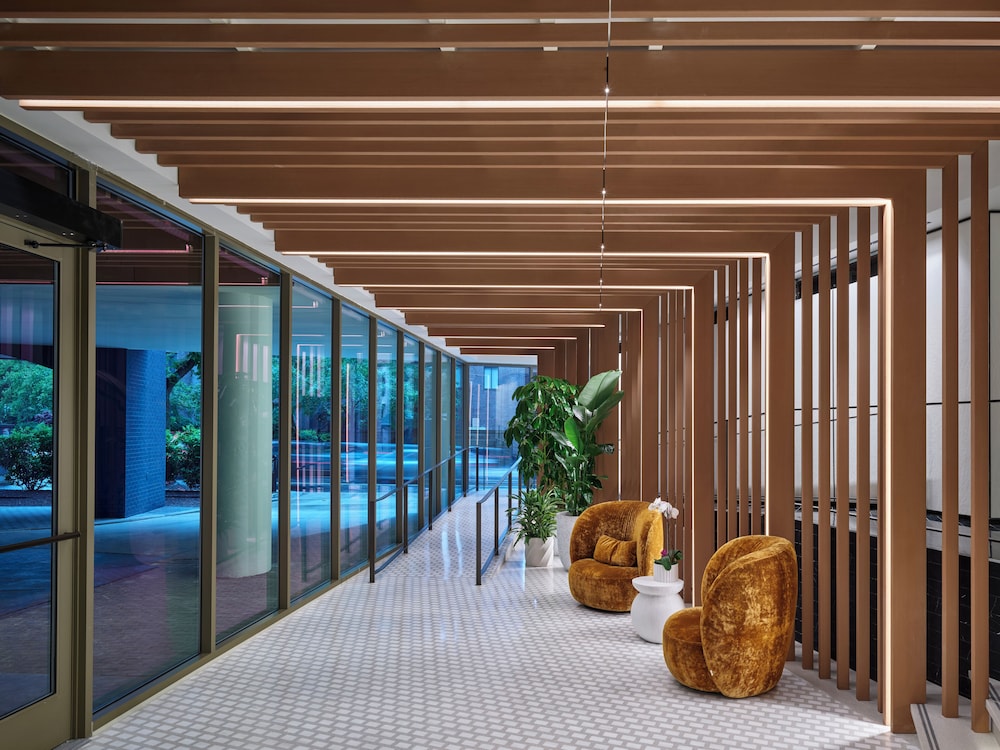 hotel aka washington circle