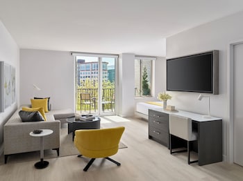 hotel aka washington circle