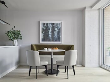 hotel aka washington circle