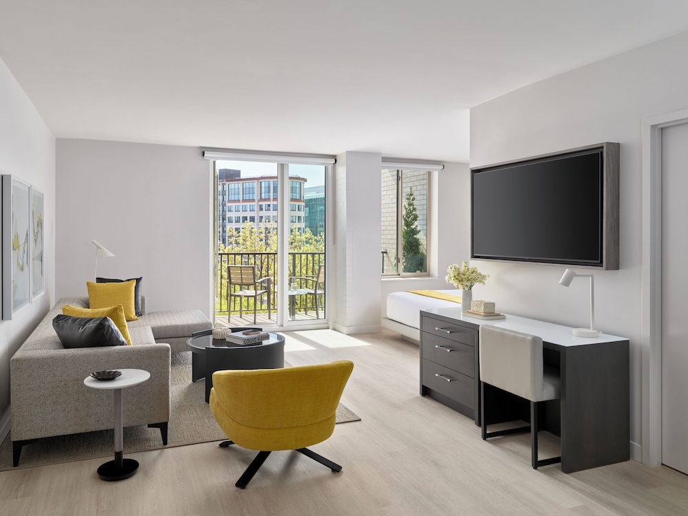 hotel aka washington circle