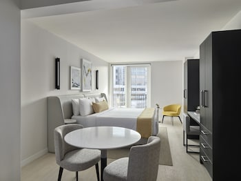 hotel aka washington circle