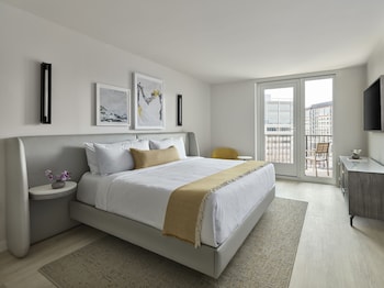 hotel aka washington circle