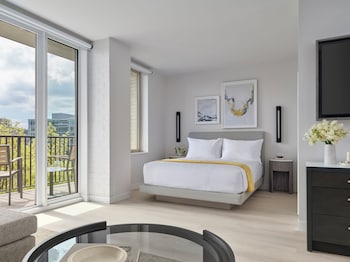 hotel aka washington circle