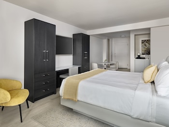 hotel aka washington circle