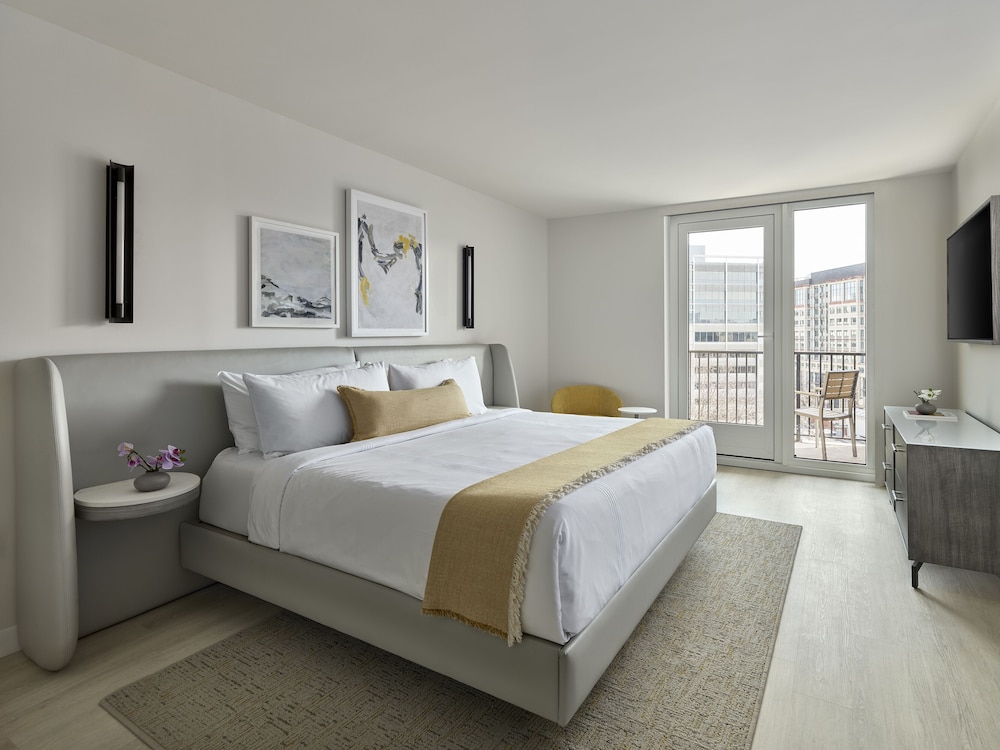 hotel aka washington circle