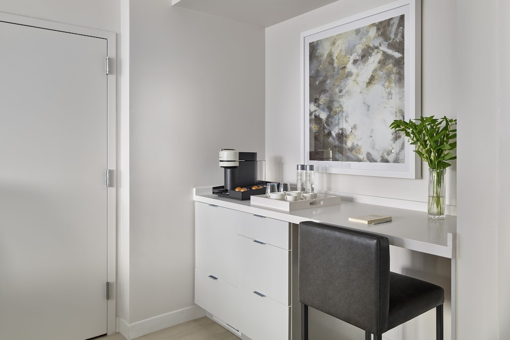 hotel aka washington circle