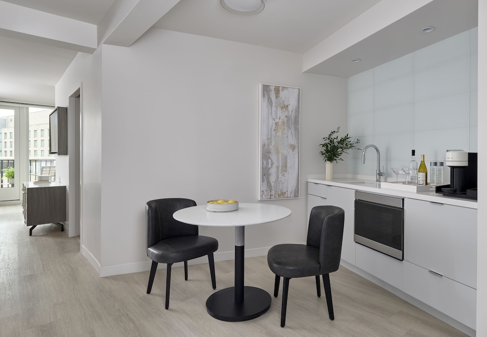 hotel aka washington circle