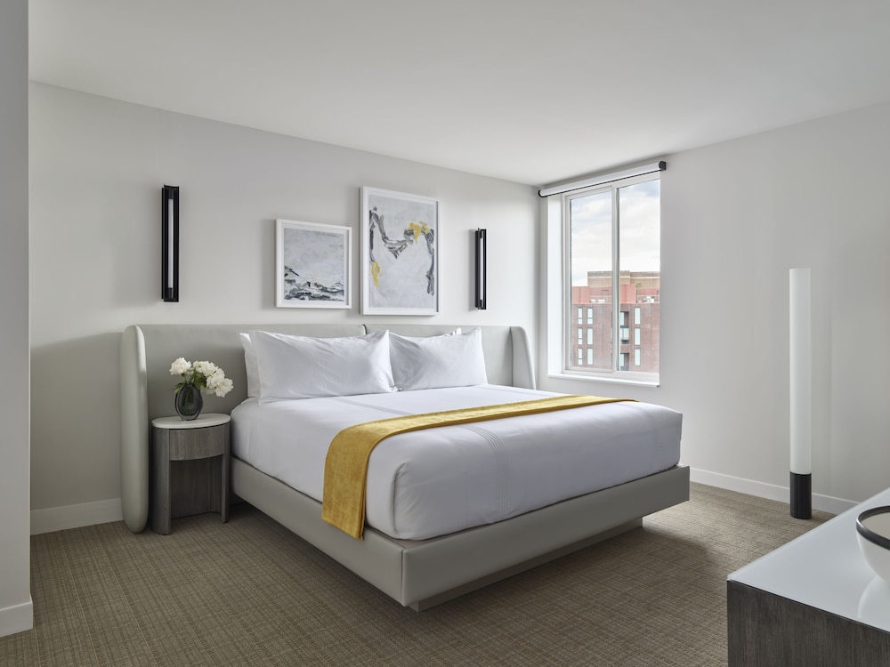 hotel aka washington circle