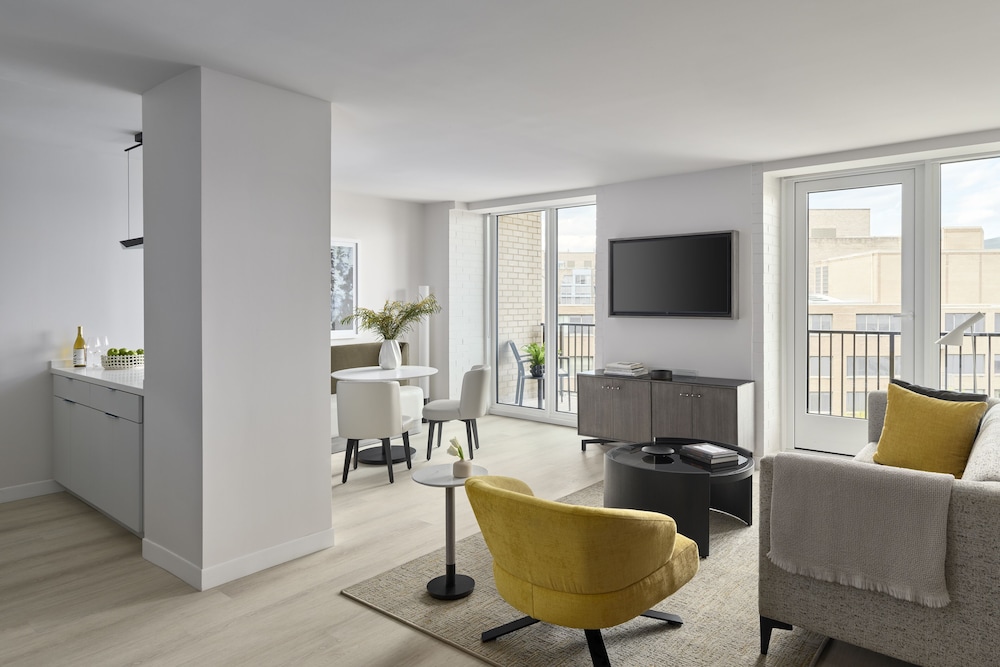 hotel aka washington circle