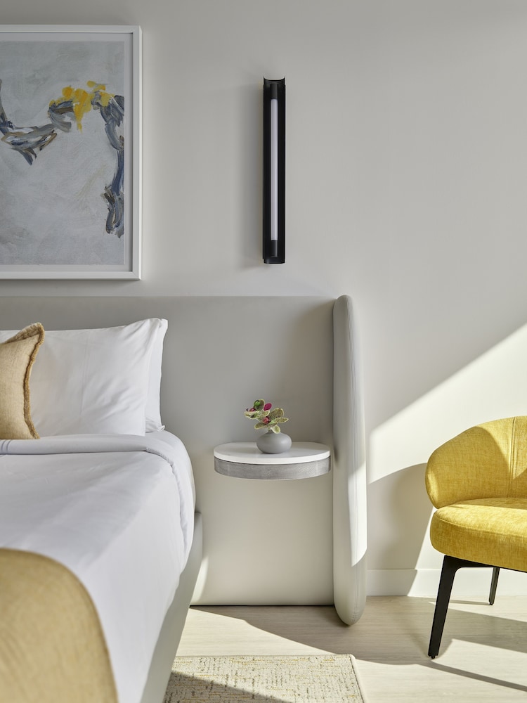 hotel aka washington circle