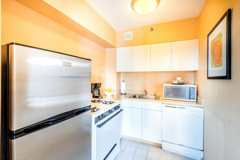 hotel aka washington circle