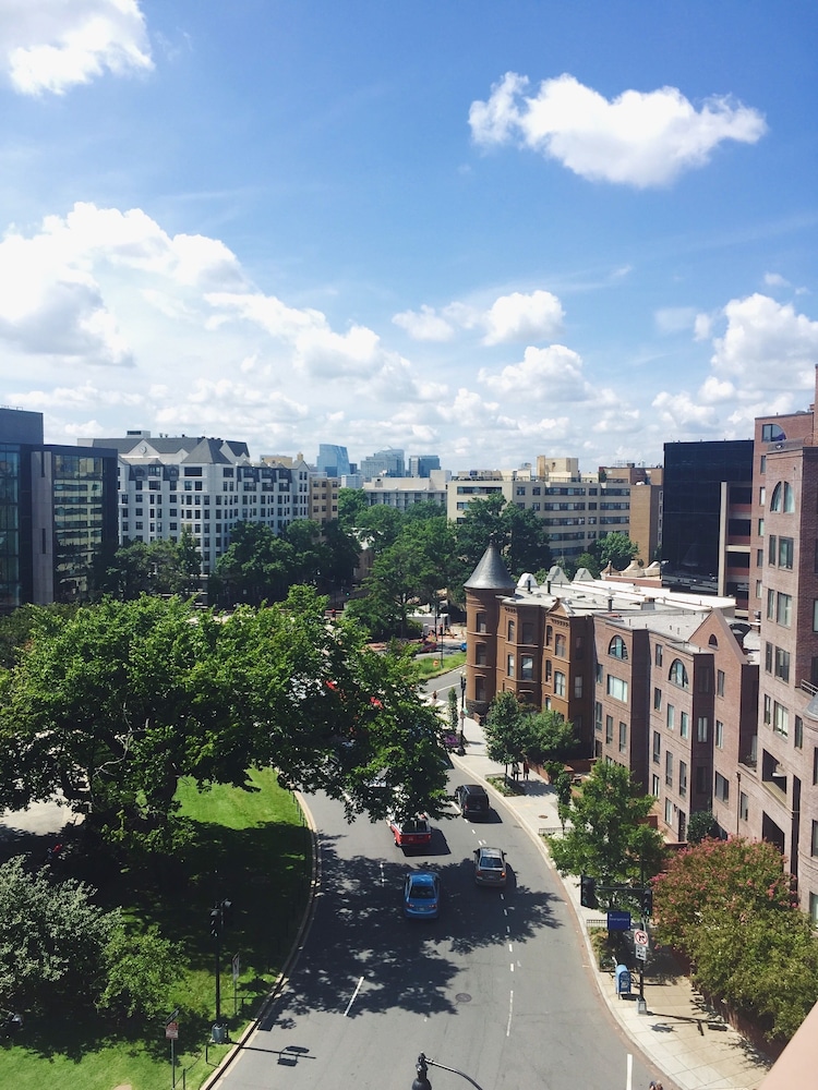 hotel aka washington circle