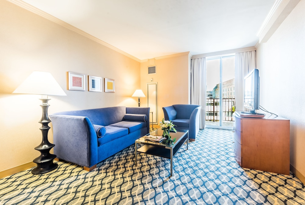 hotel aka washington circle