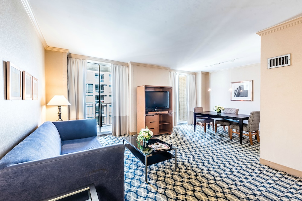 hotel aka washington circle