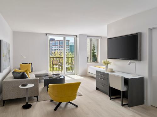 hotel aka washington circle