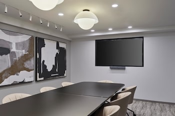 hotel aka washington circle