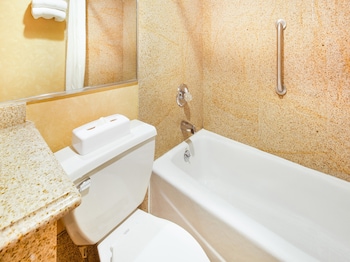 quality inn jfk airport rockaway blvd