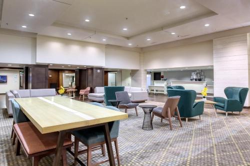 holiday inn hotel and suites atlanta airport north by ihg