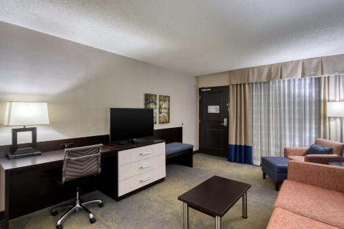 holiday inn hotel and suites atlanta airport north by ihg
