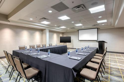 holiday inn hotel and suites atlanta airport north by ihg