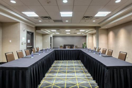 holiday inn hotel and suites atlanta airport north by ihg