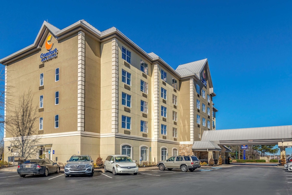 comfort inn and suites near six flags
