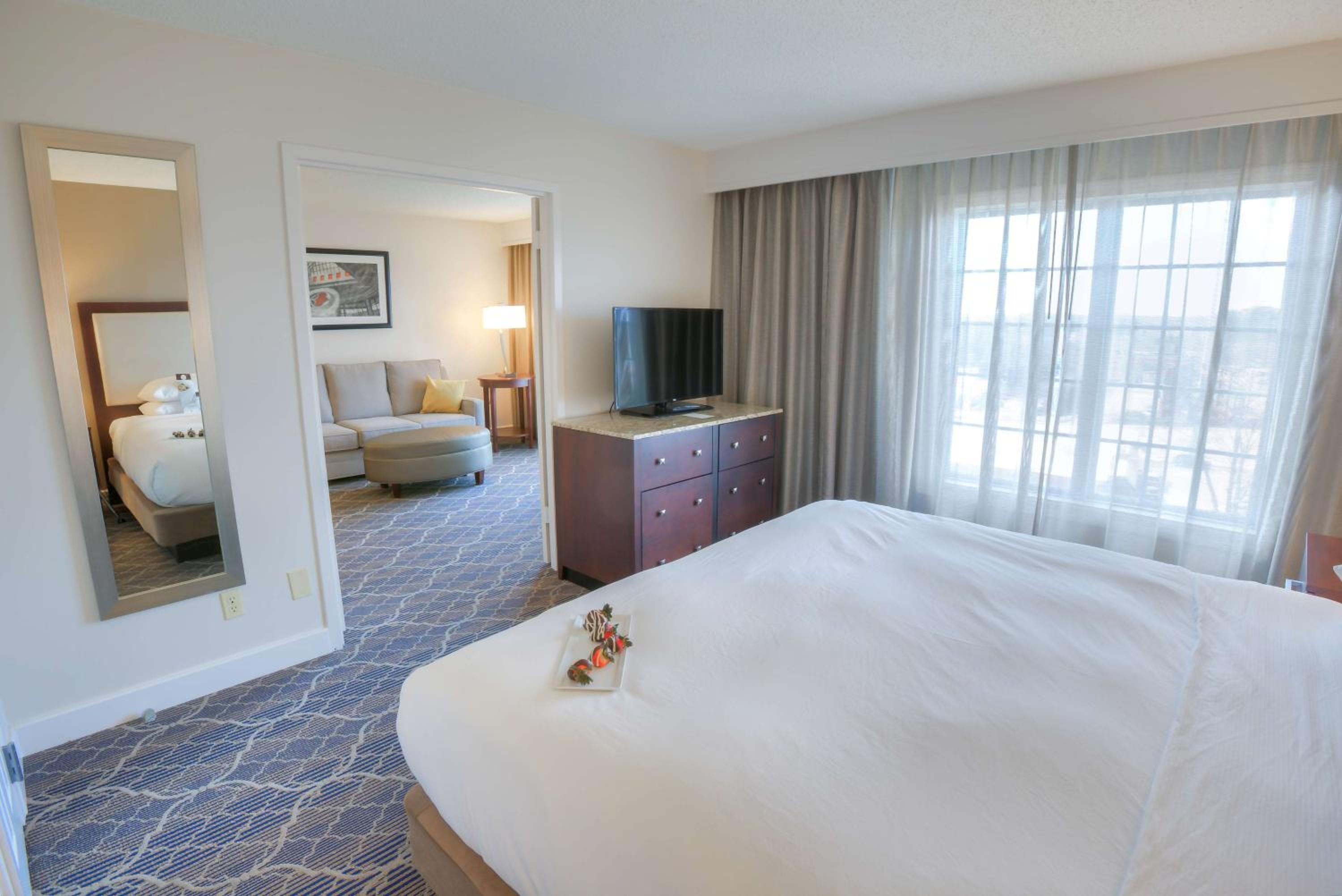 doubletree suites by hilton at the battery atlanta