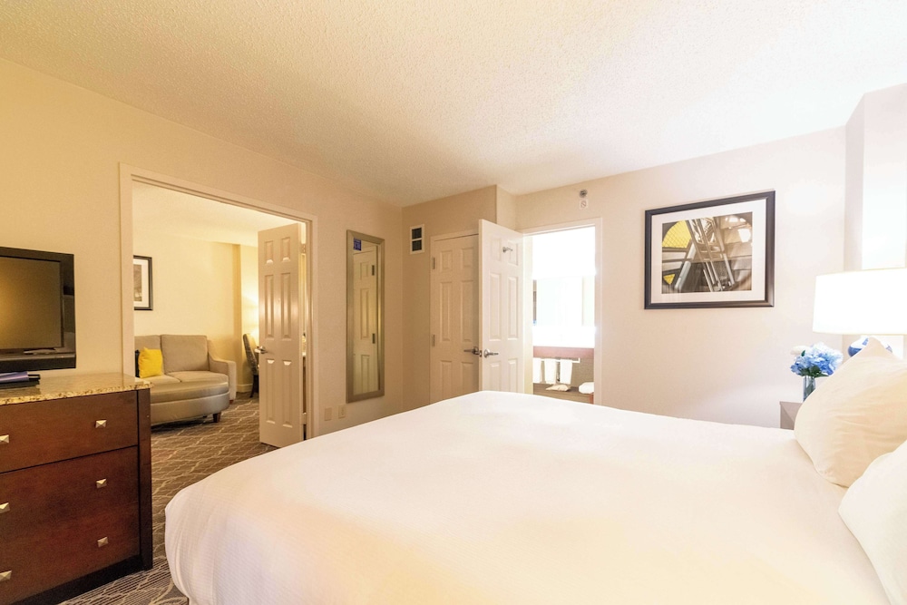 doubletree suites by hilton at the battery atlanta