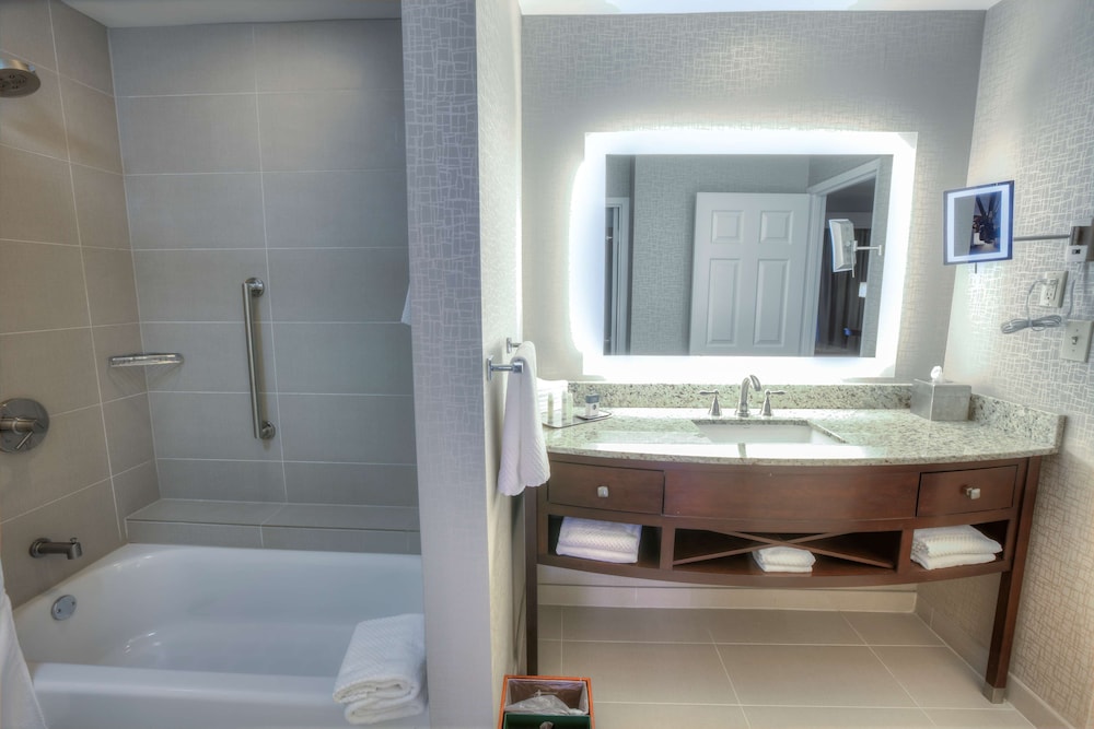 doubletree suites by hilton at the battery atlanta