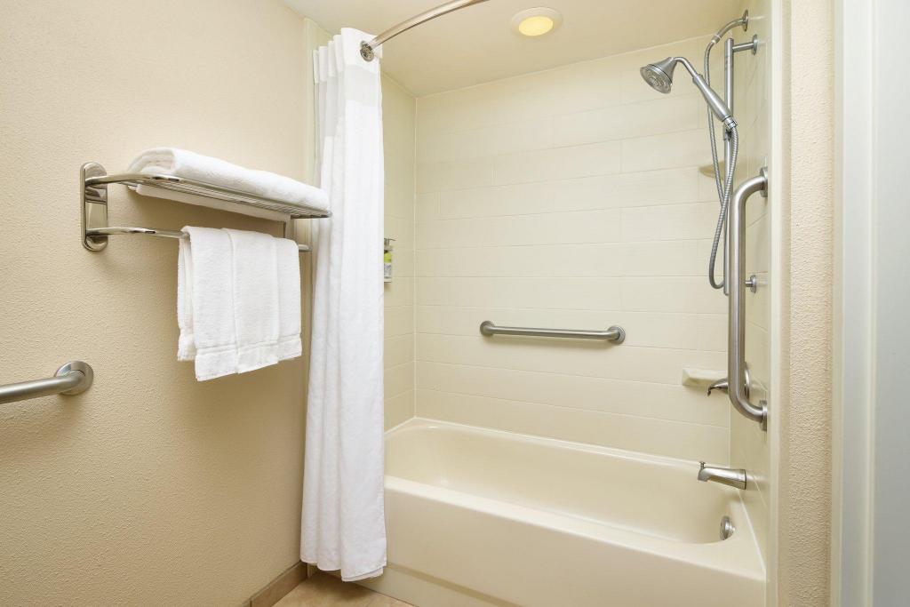 holiday inn express and suites alpharetta by ihg