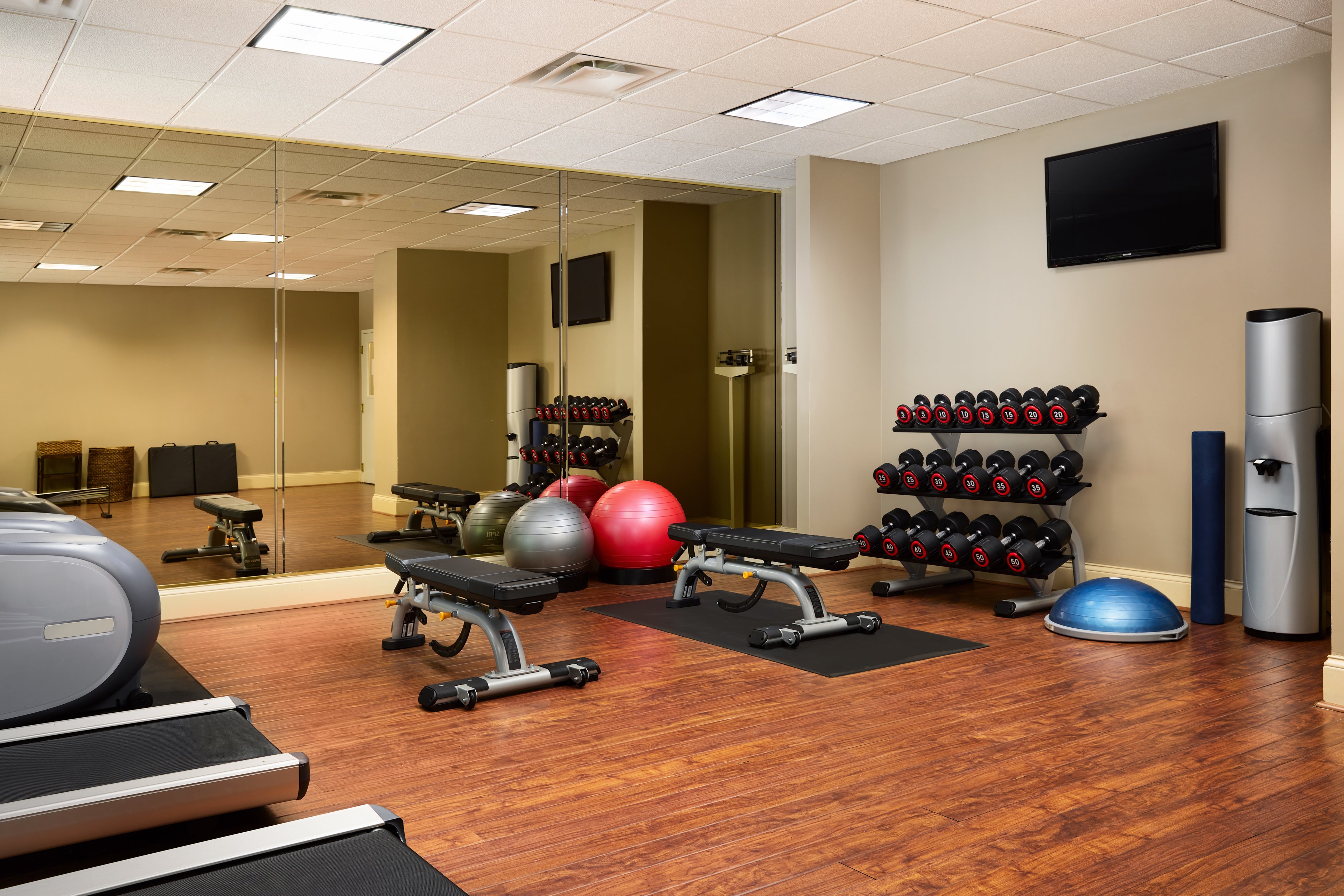holiday inn express and suites alpharetta by ihg