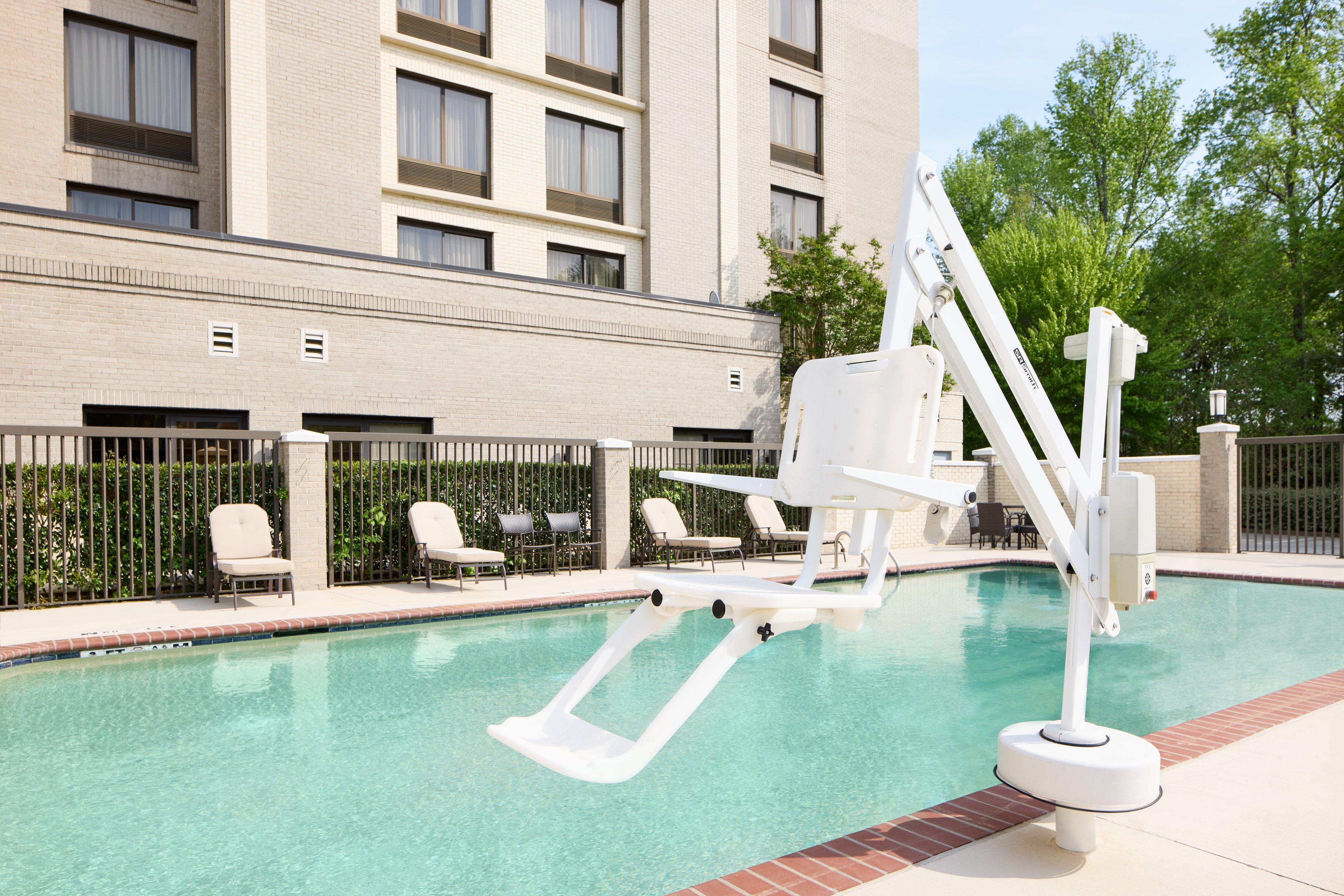 holiday inn express and suites alpharetta by ihg