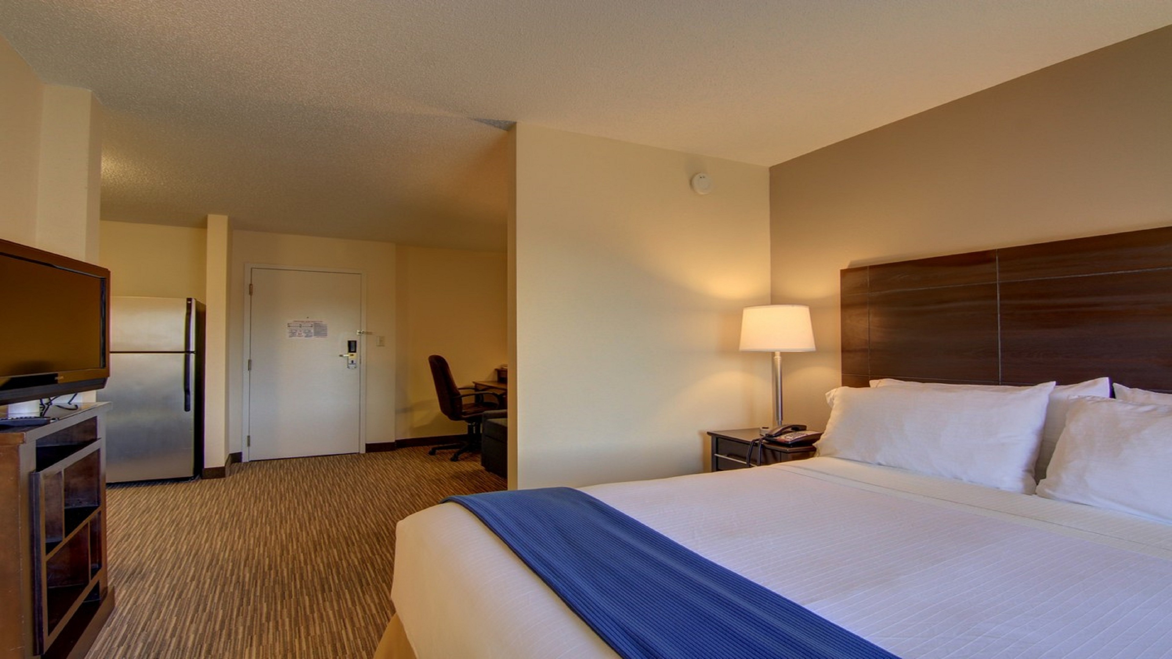 holiday inn express and suites alpharetta by ihg