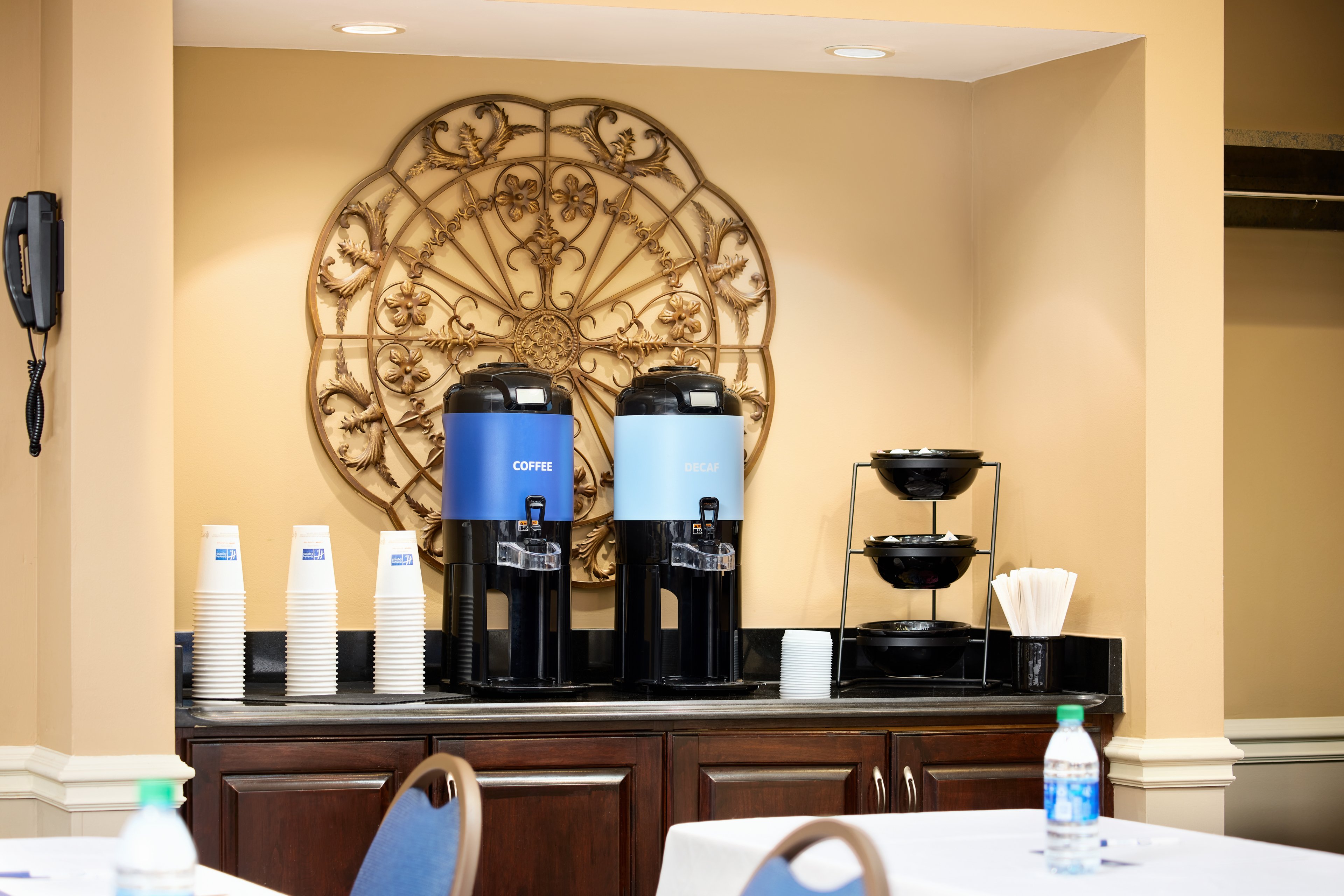 holiday inn express and suites alpharetta by ihg