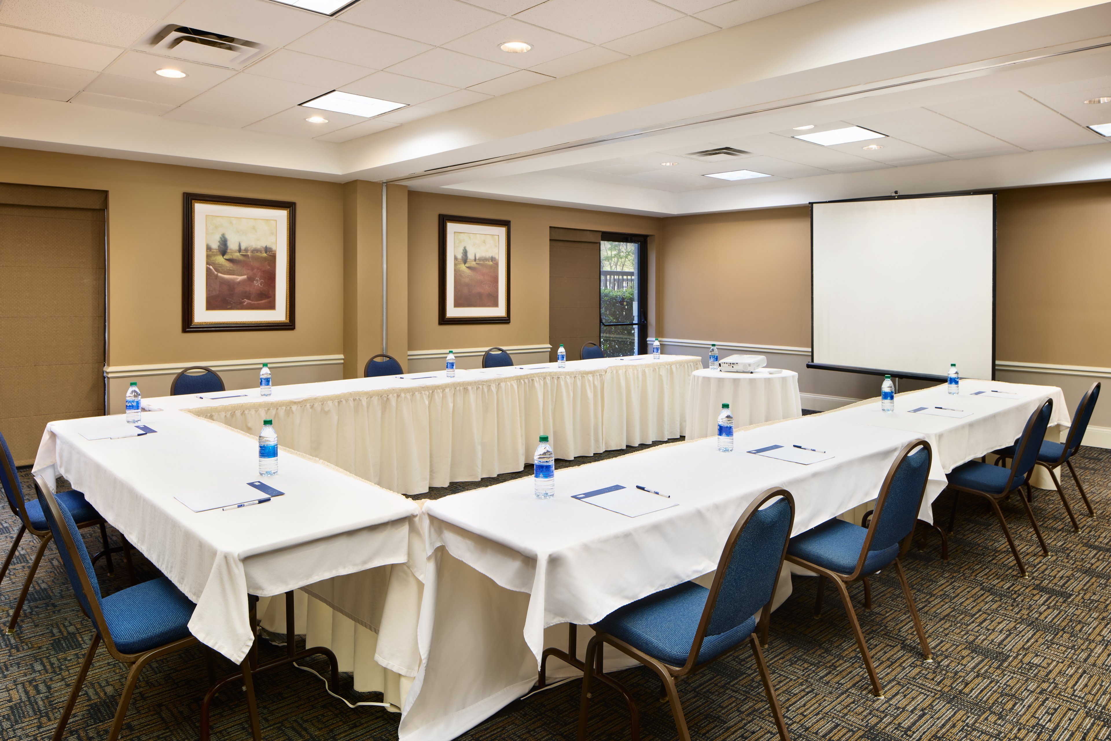 holiday inn express and suites alpharetta by ihg